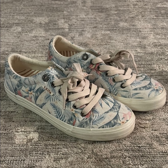 Taos Floral Canvas Sneakers - lace up - size 8.5 - tropical - Picture 1 of 9
